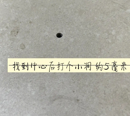 左贡瓷砖空鼓维修公司专业解答在瓷砖铺贴过程中，如果砂料搅拌不均匀，将会带来以下问题