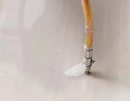 左贡瓷砖空鼓维修公司专业解答在瓷砖铺贴过程中，如果使用的砂料过粗（如全部使用了粗砂），可能会导致以下问题