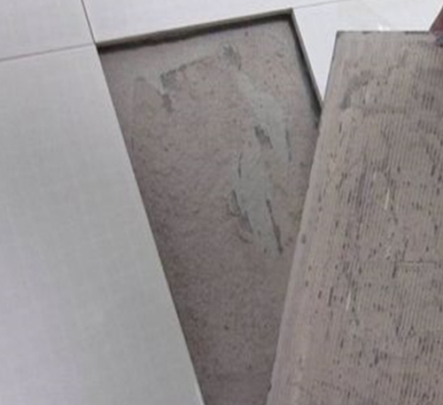 左贡瓷砖空鼓维修公司分享瓷砖铺贴时如果打浆（即涂抹在瓷砖背面和基层上的砂浆或瓷砖胶）过少，会带来以下问题